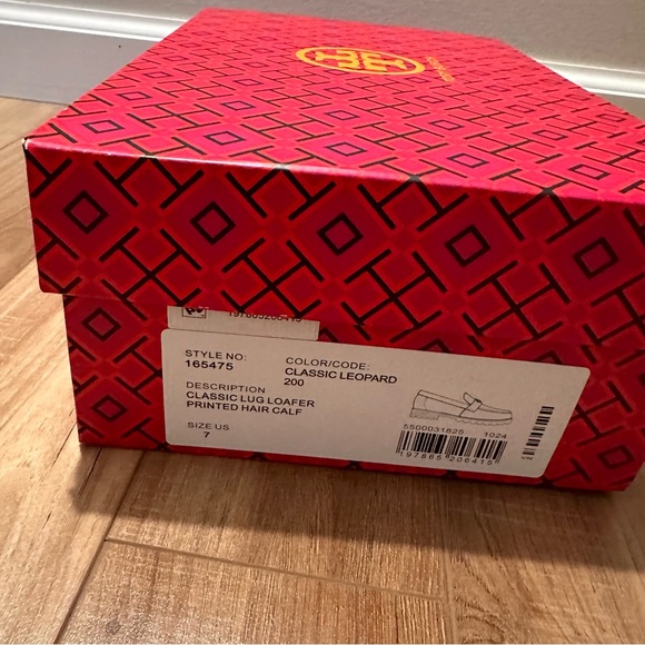 Tory Burch leopard print classic lug loafer - Picture 7 of 7